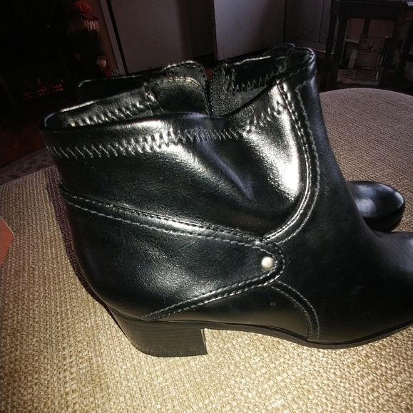 NWOT BLACK SHOE BOOT - Picture 2 of 5